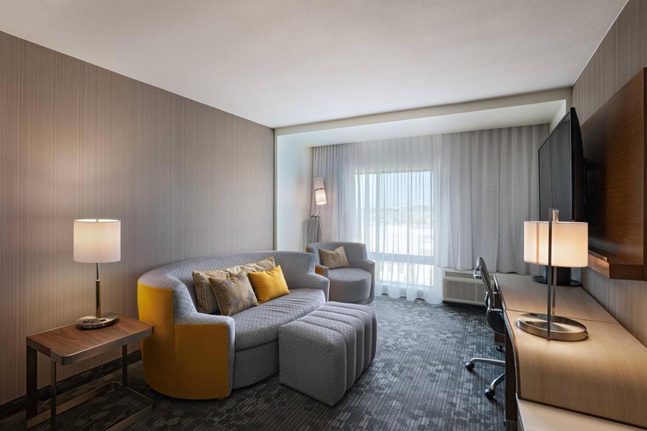 Courtyard Dallas Grand Prairie Bagian luar foto