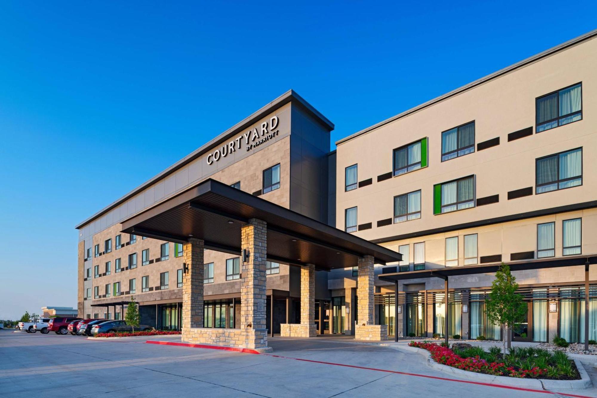 Courtyard Dallas Grand Prairie Bagian luar foto