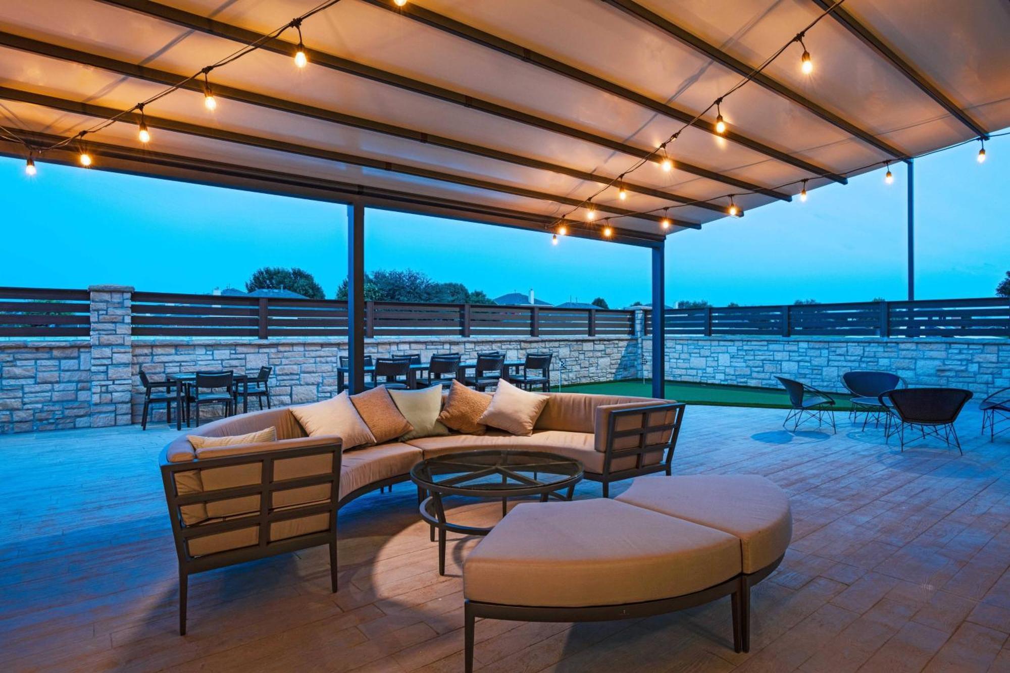 Courtyard Dallas Grand Prairie Bagian luar foto