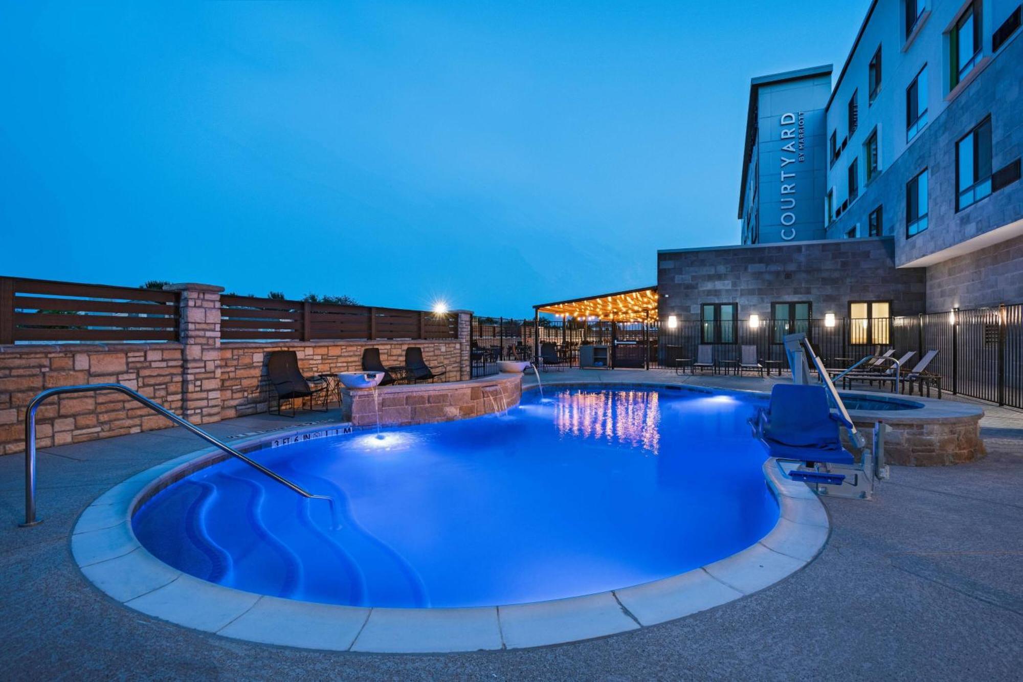 Courtyard Dallas Grand Prairie Bagian luar foto